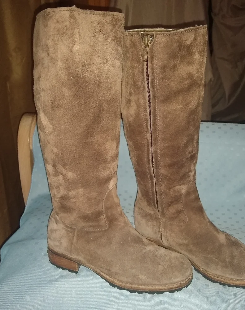 UGG suede knee boots with side zip. Size 6.5_2
